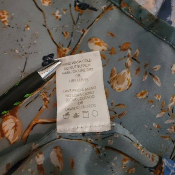 LE LIS Spring Button Down Top - Picture 7 of 7